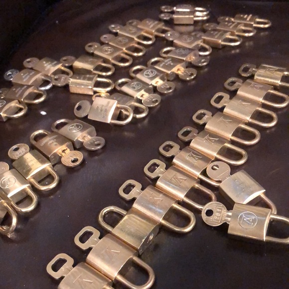 Vintage LV Louis Vuitton Padlock Lock & Key 207 - Picture 10 of 13